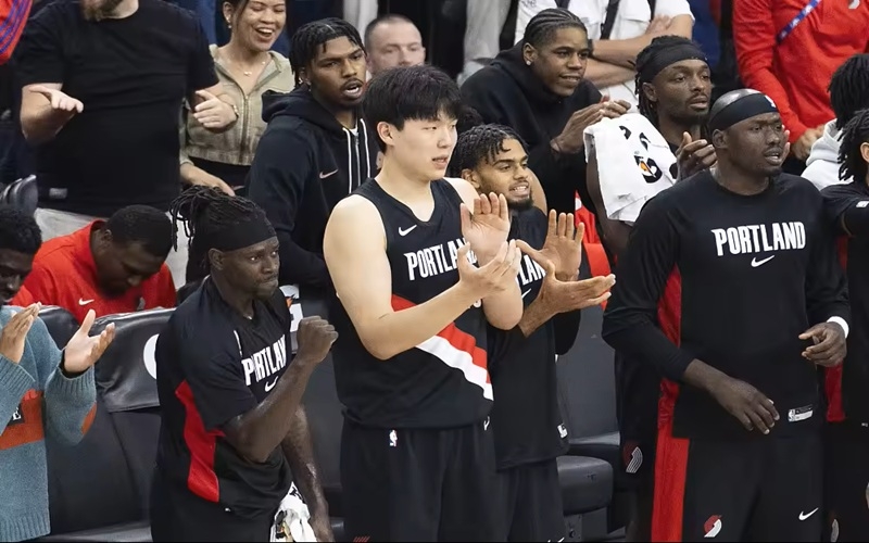 皇冠体育赛前观察：开拓者与篮网交锋在即，阵容变化让比赛悬念增加